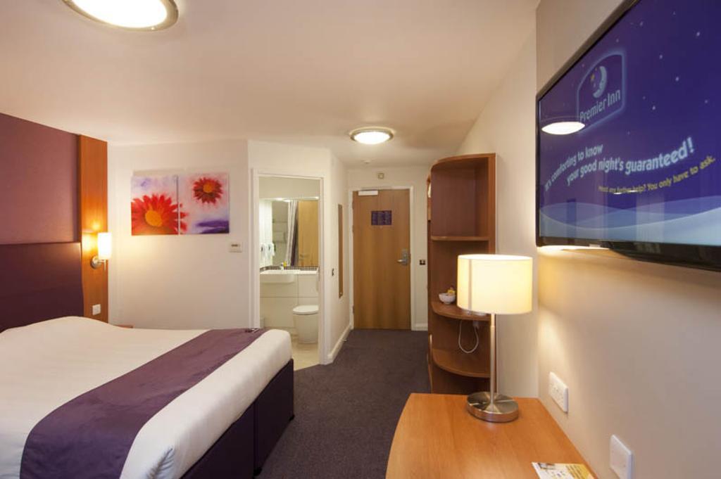 Premier Inn Hatfield Extérieur photo