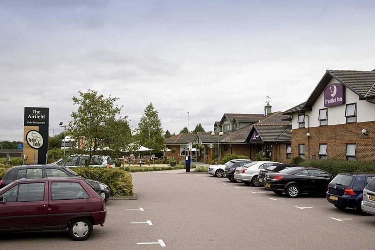 Premier Inn Hatfield Extérieur photo